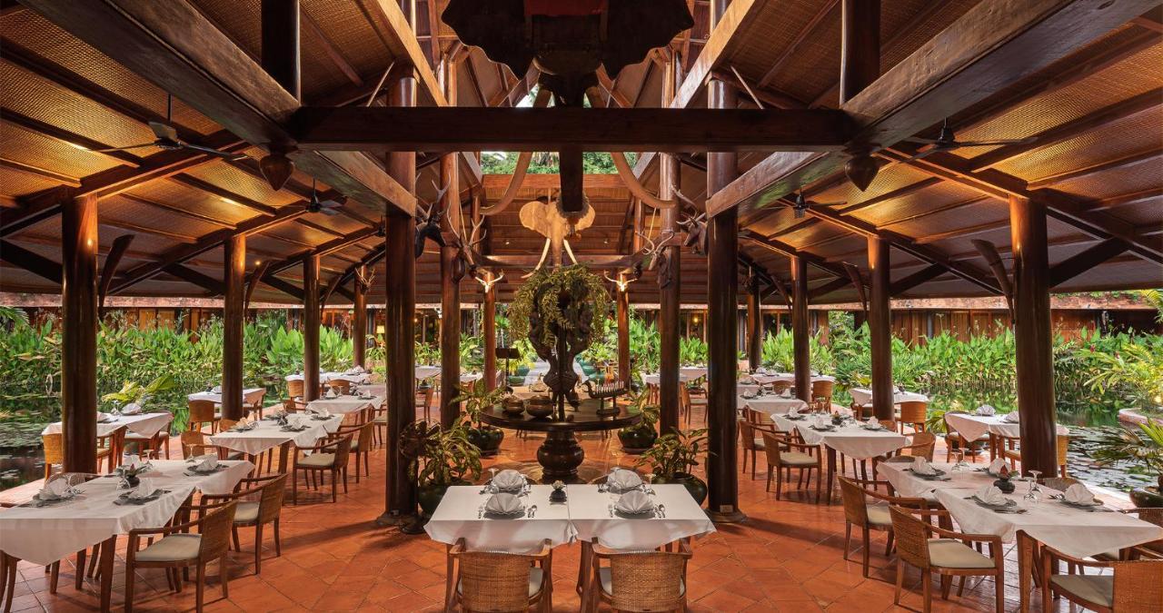 Angkor Village Hotel Siem Reap Eksteriør billede The interior of the restaurant