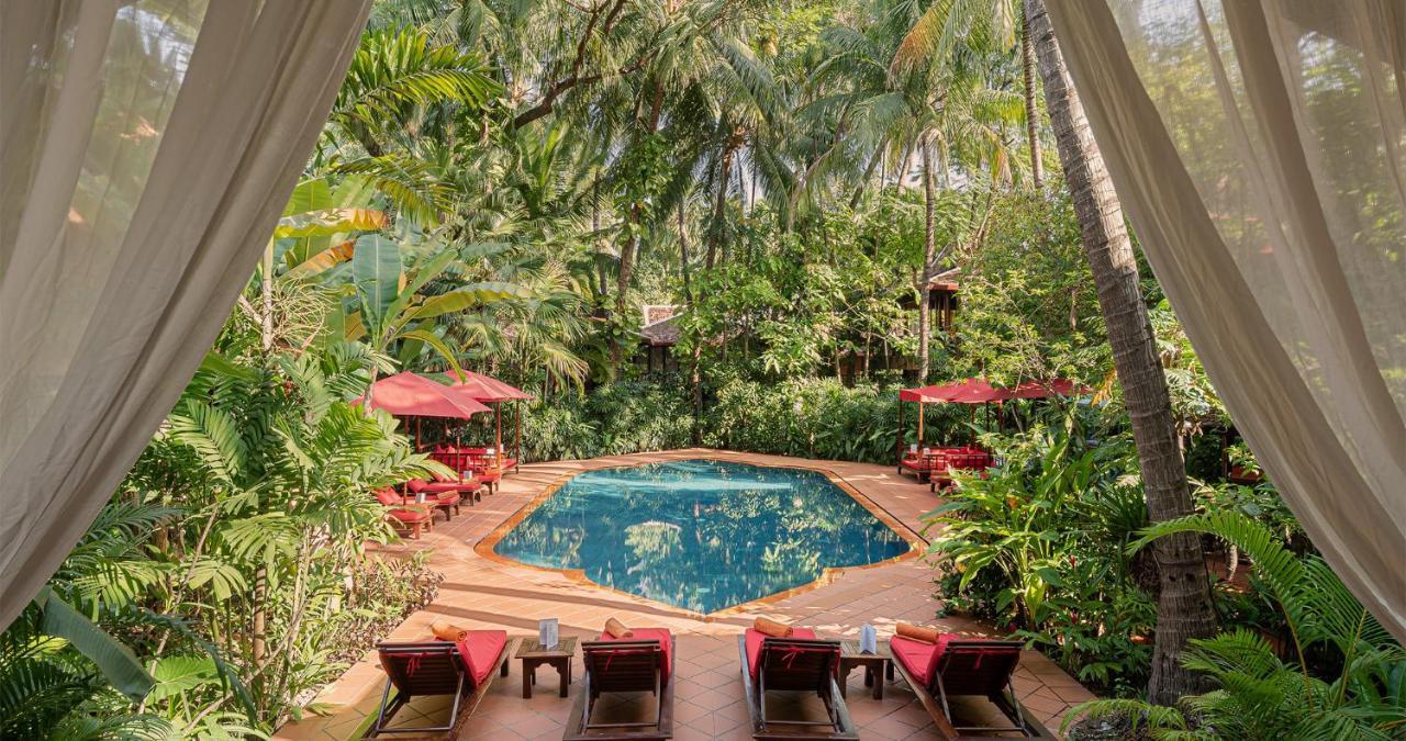 Angkor Village Hotel Siem Reap Eksteriør billede The pool at the hotel