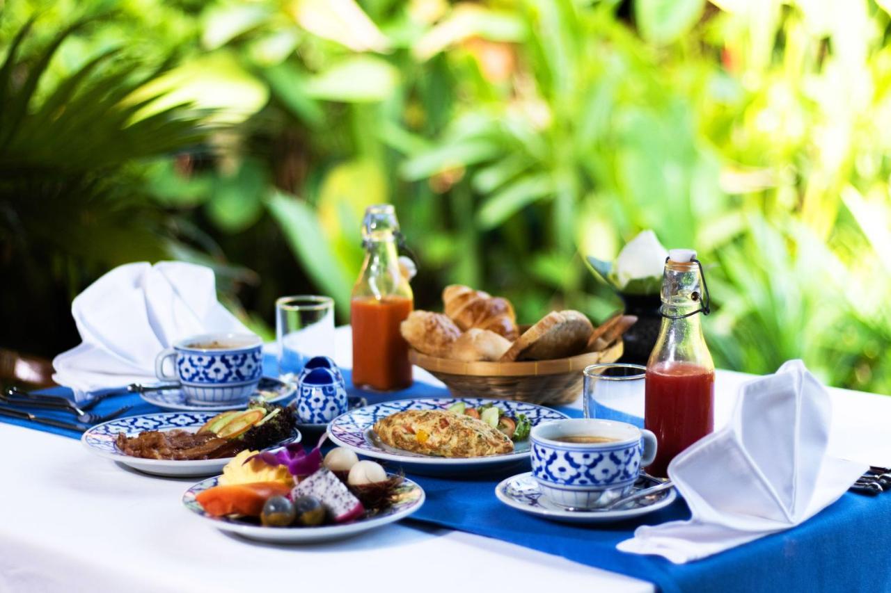 Angkor Village Hotel Siem Reap Eksteriør billede Thai breakfast