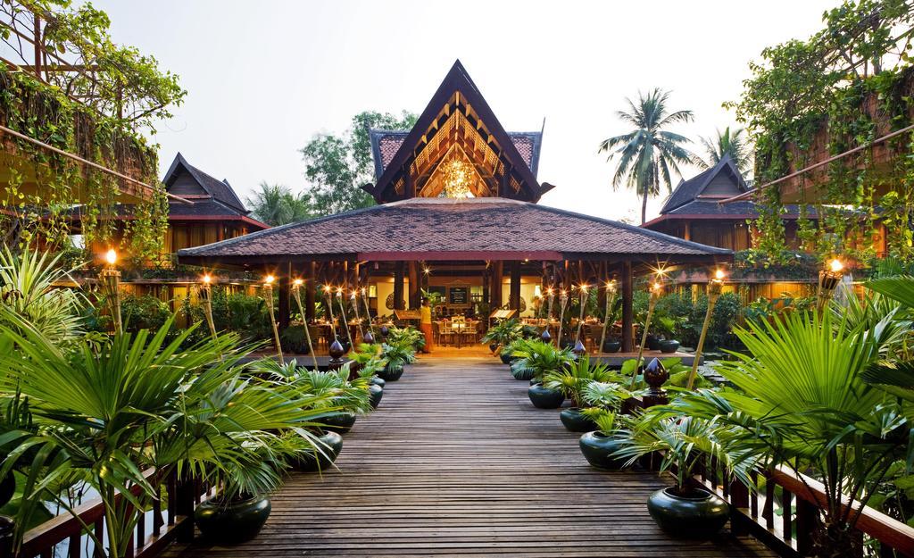 Angkor Village Hotel Siem Reap Eksteriør billede The resort's lobby