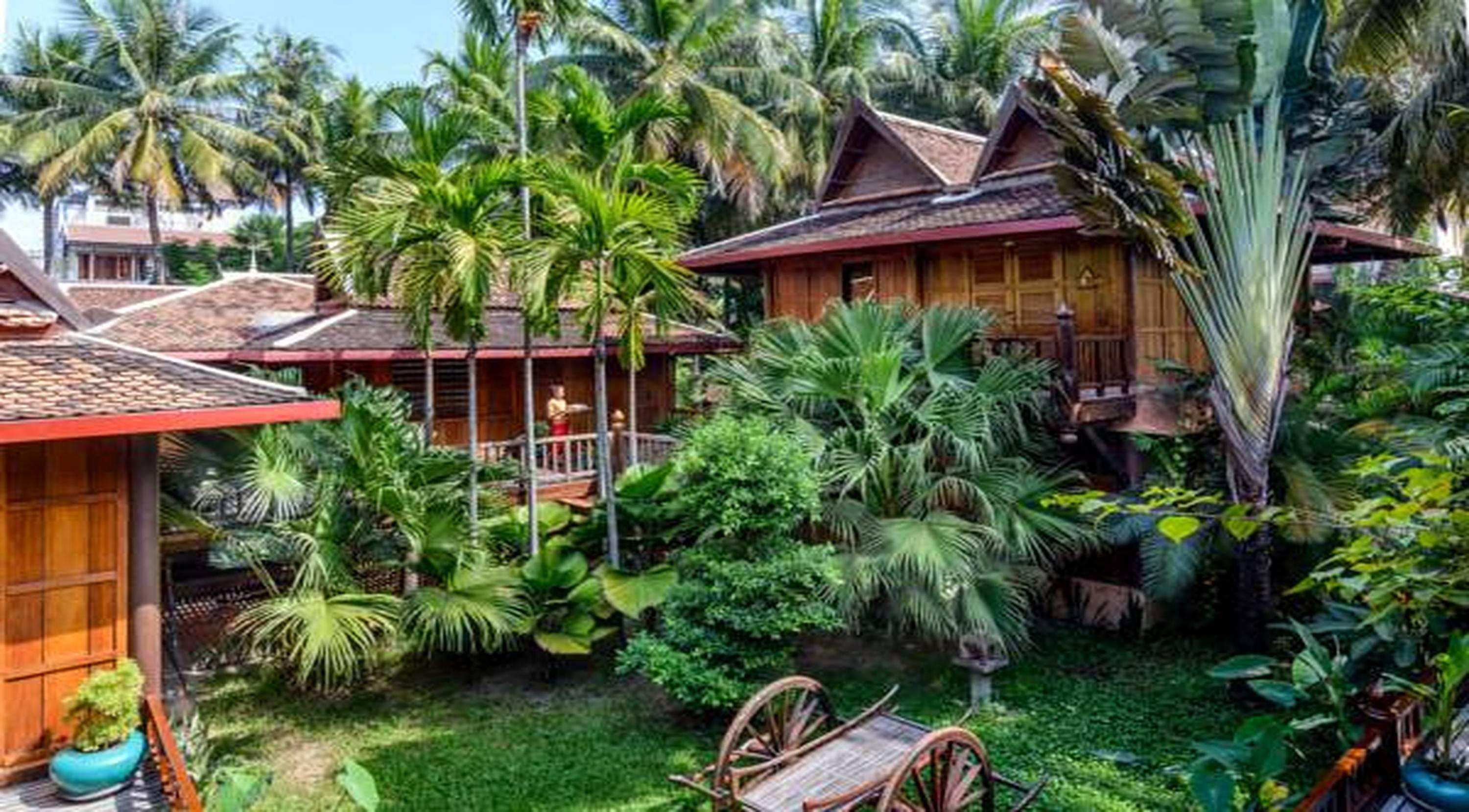Angkor Village Hotel Siem Reap Eksteriør billede A traditional Thai house