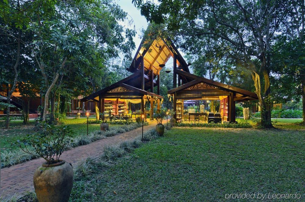 Angkor Village Hotel Siem Reap Eksteriør billede The restaurant at the resort