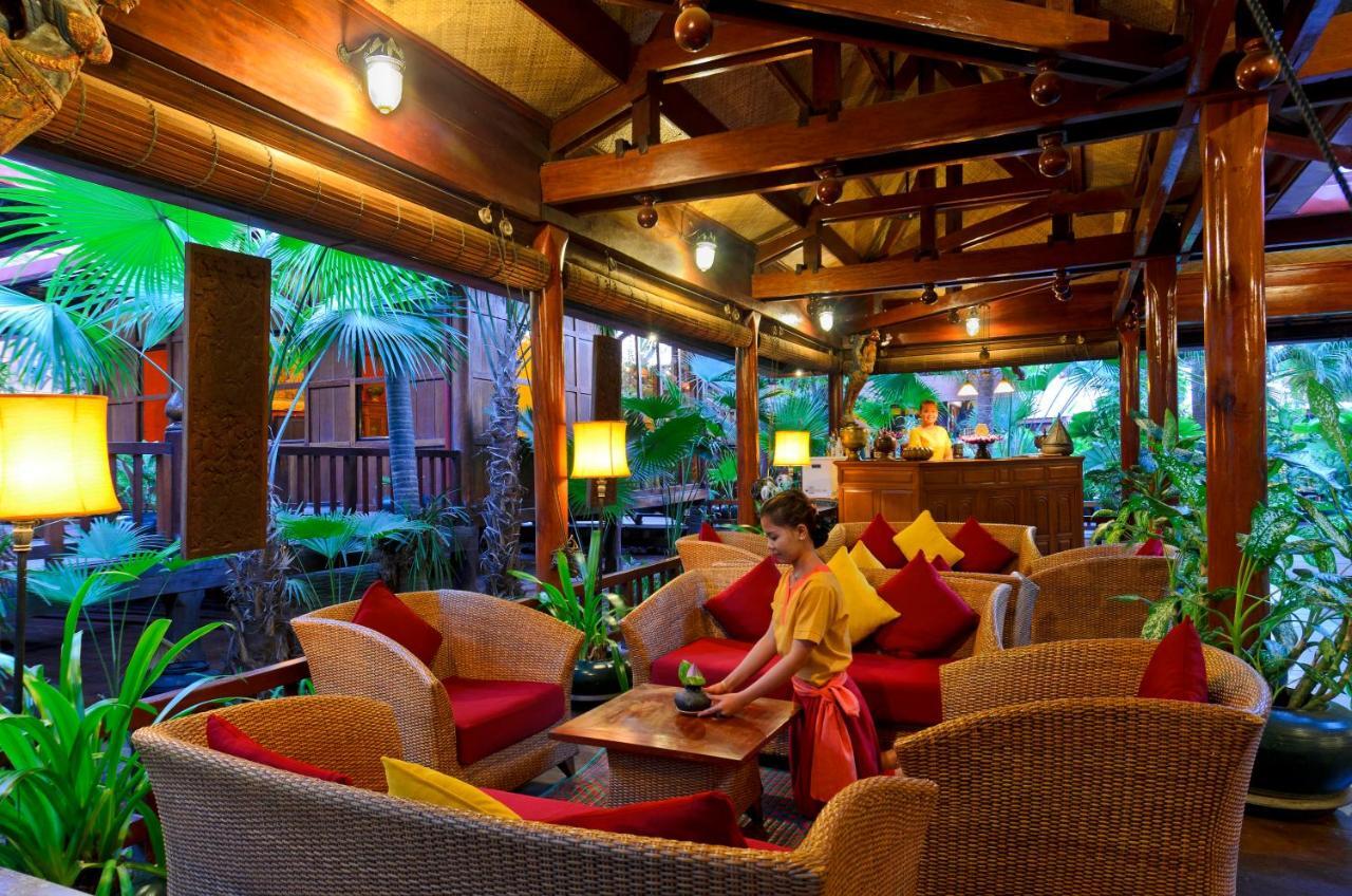 Angkor Village Hotel Siem Reap Eksteriør billede The lobby of the resort